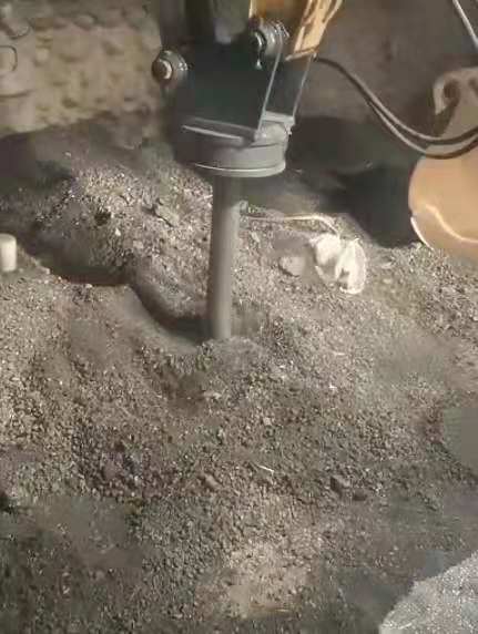 鄂州公铁两用挖掘机（旋转器松砟器）