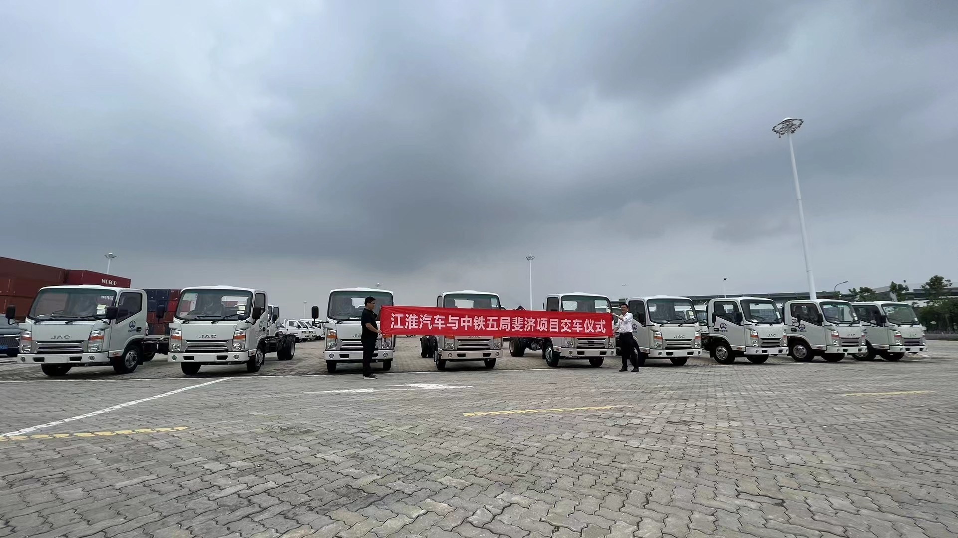 中铁斐济项目载货汽车2