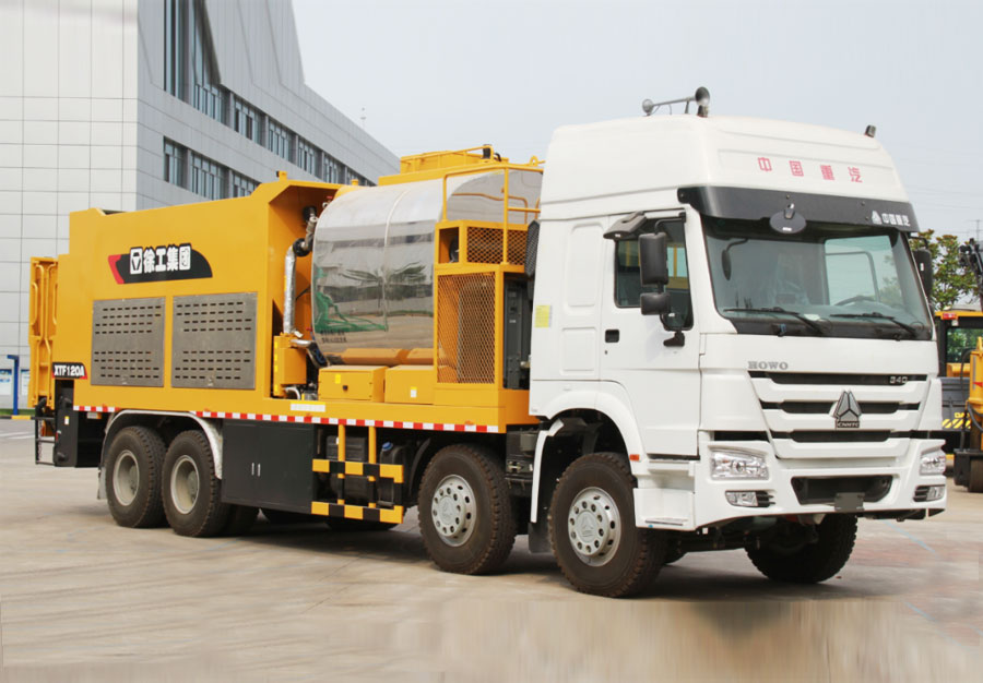 红旗XTF120A 同步碎石封层车